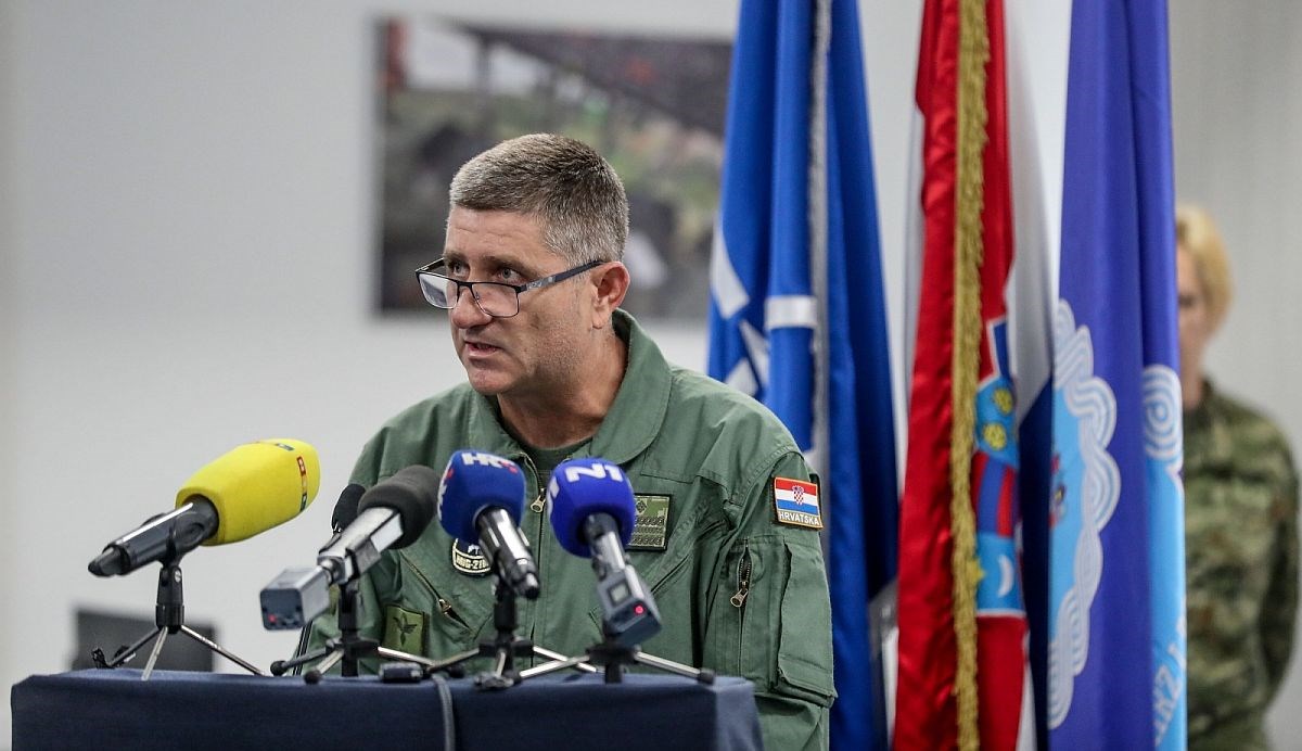 Zbog afere s pilotima Kolinda umirovila zapovjednika ratnog zrakoplovstva